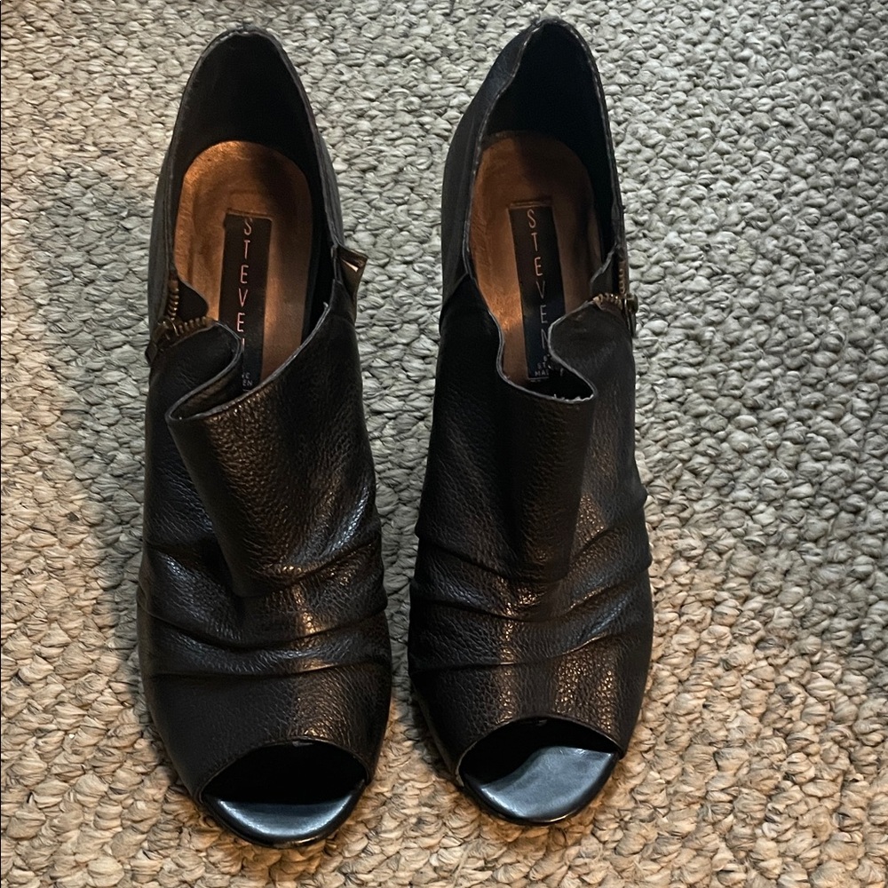 Steve Madden Black Leather Peep-Toe Mules